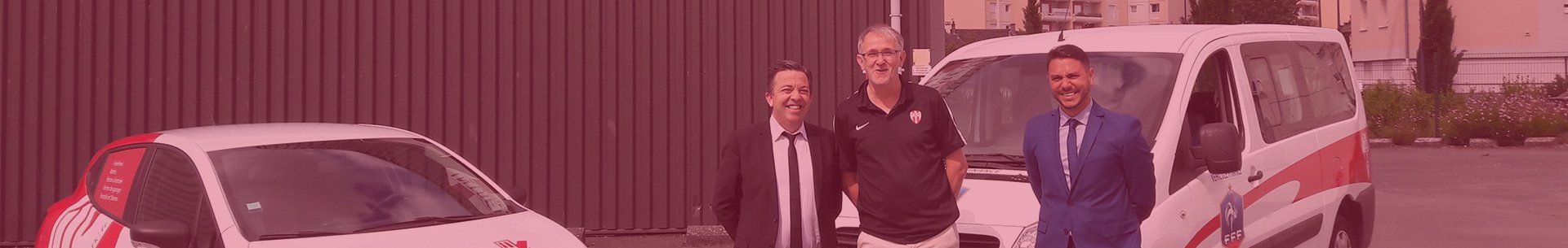 Le Directeur de ventes de la région d&#039;Angers pose avec le président du club des Intrépides Bruno Goua et Sylvain Lakrouf, commercial chez K par K investi dans le club